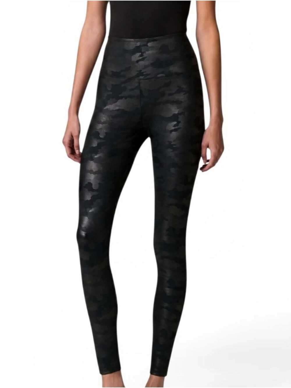 Simply Vera Vera Wang Black Camo Faux Leather Shaping Leggings M NWOT